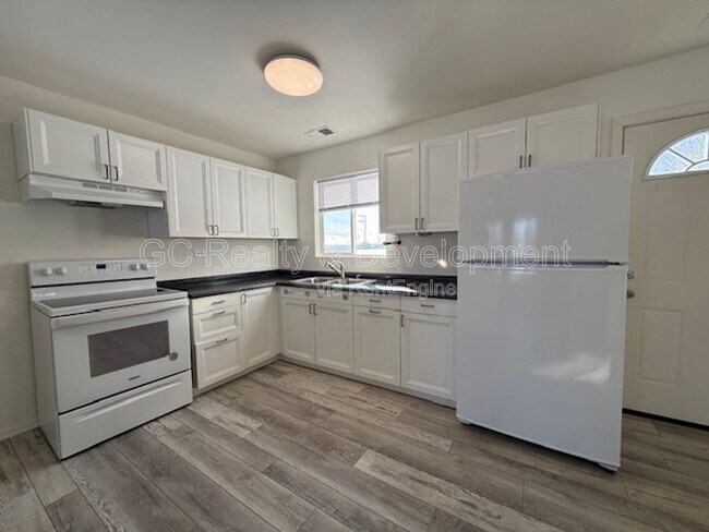 Building Photo - 284 W Windsor Terrace