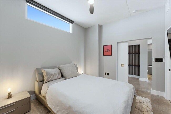 Building Photo - 525 E Jackson St