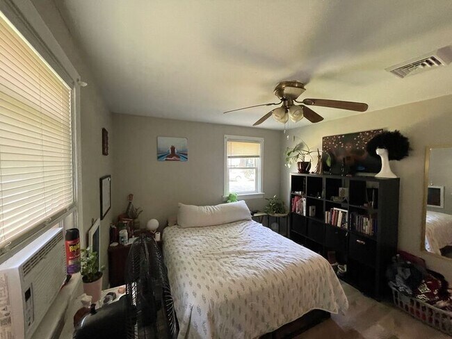 Building Photo - 2403 5th Ave