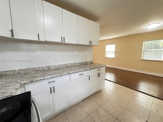 Building Photo - 1701 NW 14th Ct