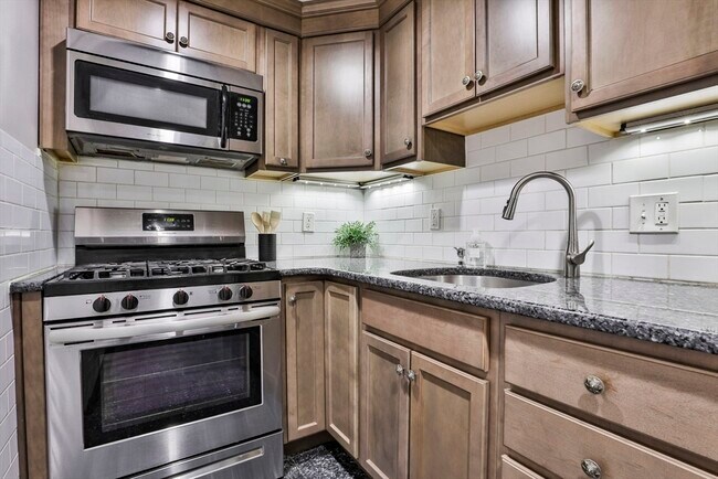 Building Photo - 5 Karen Cir