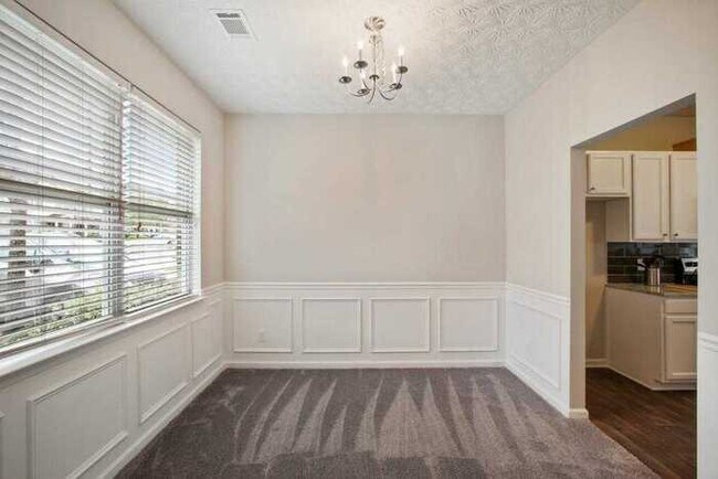 Building Photo - Fantastic 3bd/2.5ba home! Coming soon!