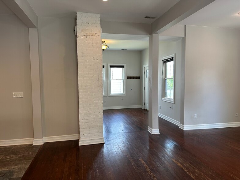 Building Photo - 125 Division St