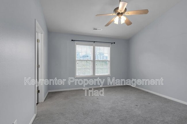 Building Photo - 540 Lake Way