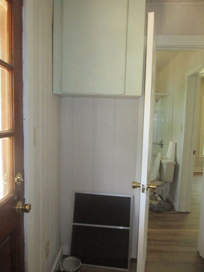 Building Photo - Charming Remodeled 2/1 Home