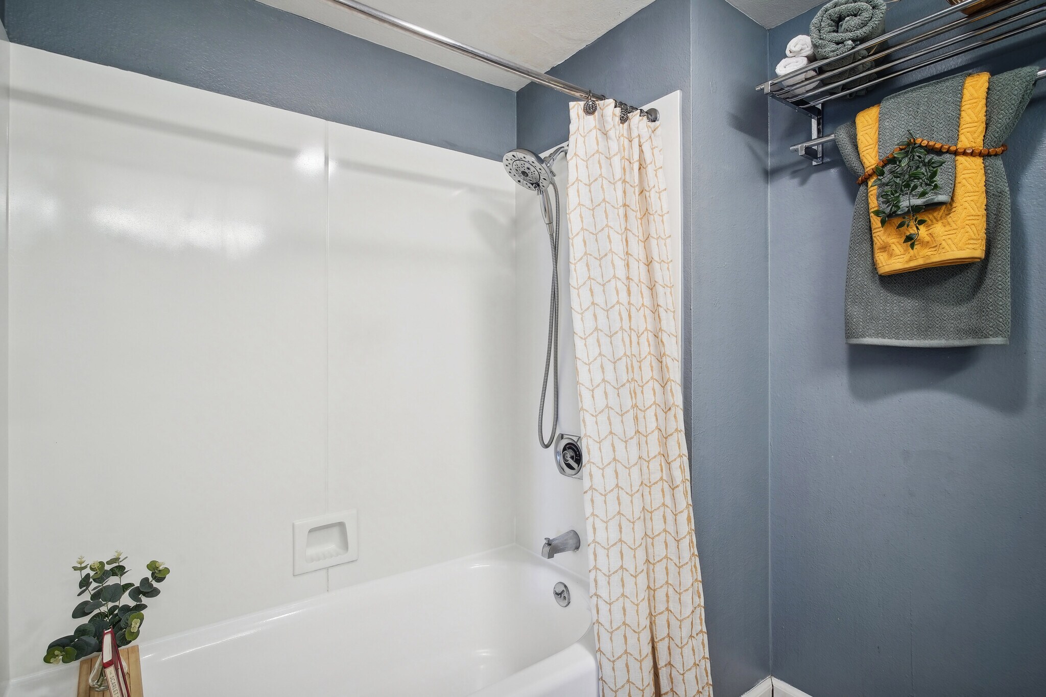 Shower - 988 Franklin St