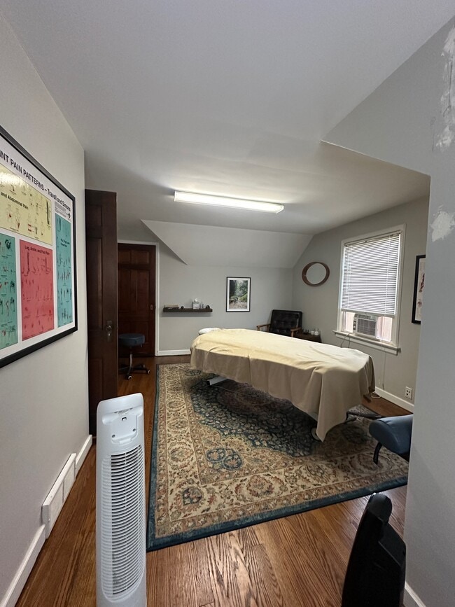 Building Photo - 932 Robinson St