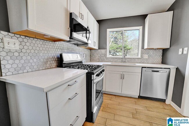 Building Photo - 204 Woodside Dr