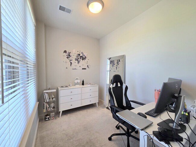 Building Photo - 11770 Sunrise Valley Dr