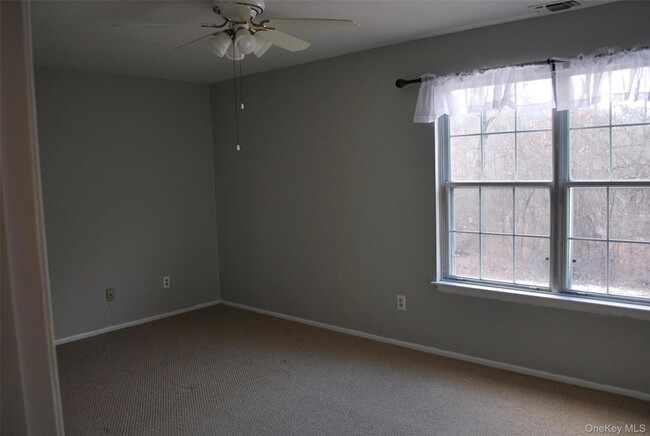 Building Photo - 39 Candlestick Ct