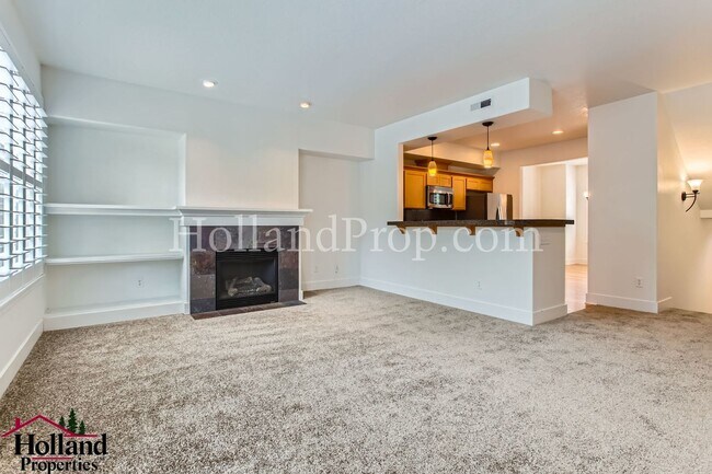 Building Photo - ** BEST PRICE ** - Wonderful 3 Bed 3 Bath ...