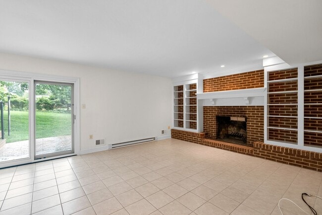 Building Photo - 4 Bed 3 Bath - Silver Spring Single Family...