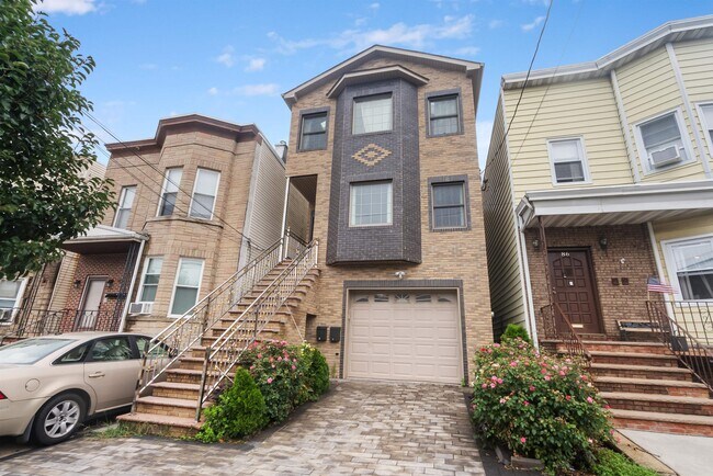Building Photo - 88 Poplar St
