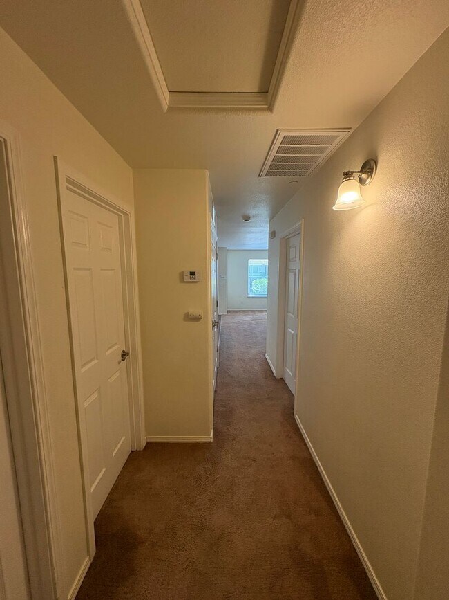 Building Photo - 2111 Bella Oaks Dr