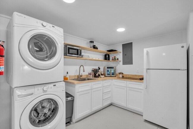 Building Photo - 10747 Dulcimer St