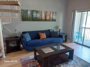 Building Photo - Furnished montly rental