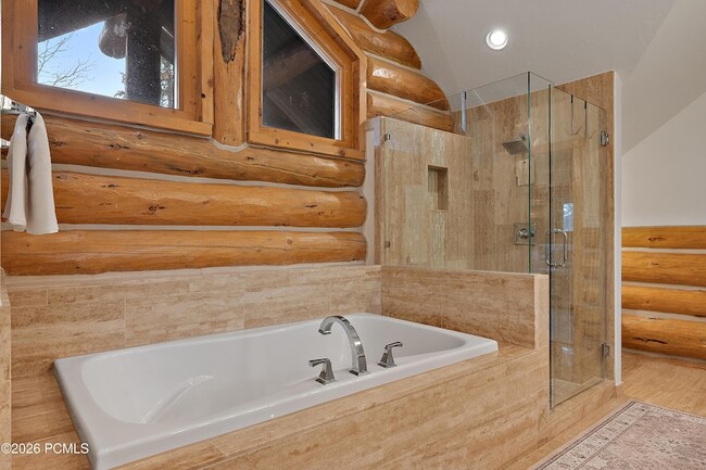 Building Photo - 948 S Foothill Dr