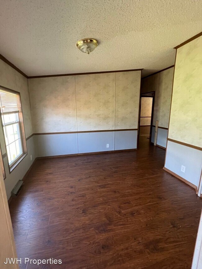 Building Photo - 3 br, 2.5 bath House - 681 Red Chute Lane