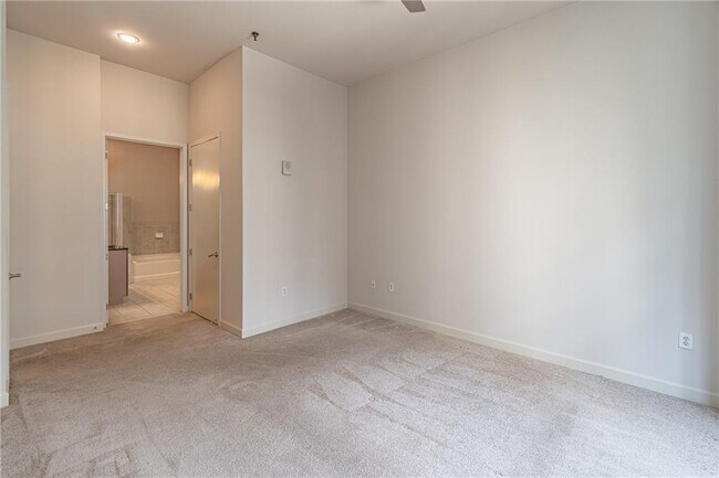 Building Photo - 711 Cosmopolitan Dr NE