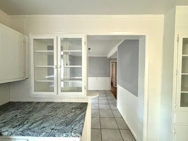 Building Photo - Beautiful Cozy 2 bedroom home