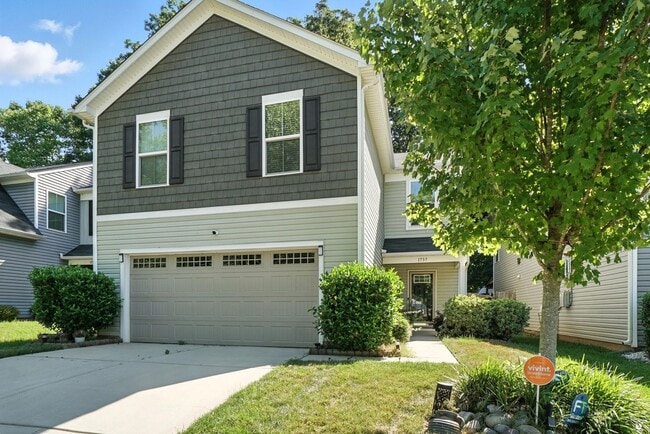 Building Photo - Fully Updated and Move-In Ready with Excep...