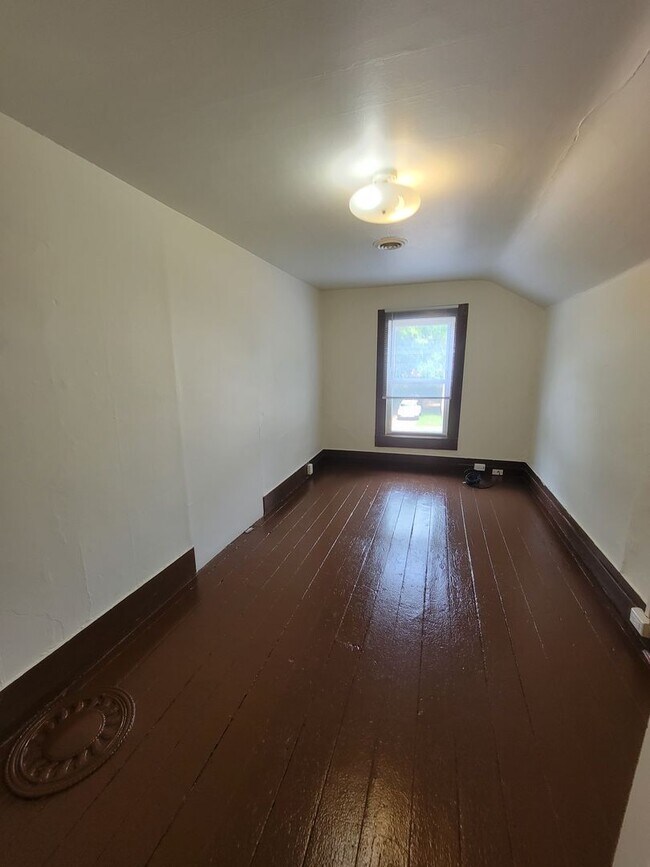 Building Photo - 324-324-324-322 5th Ave
