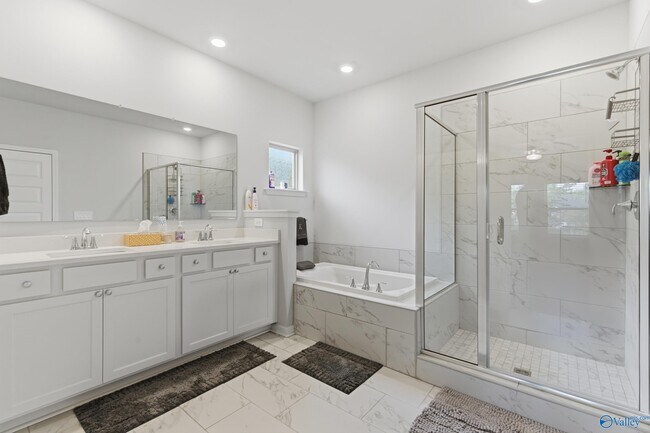 Building Photo - 17884 Longleaf Dr