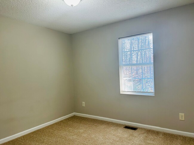 Building Photo - 304 Poplar St