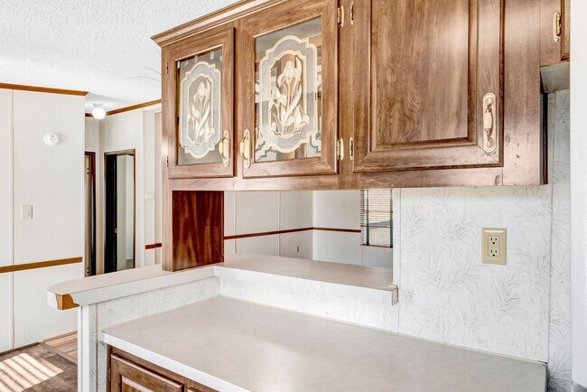 Building Photo - 3 Bedroom/2 Bathroom Equine Farm Home