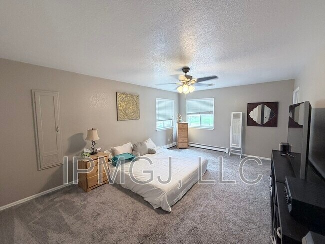 Building Photo - 2718 Del Mar Dr