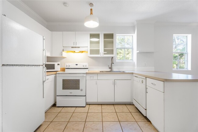 Building Photo - 2850 Coconut Ave
