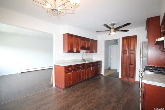 Building Photo - 80-03 165th St