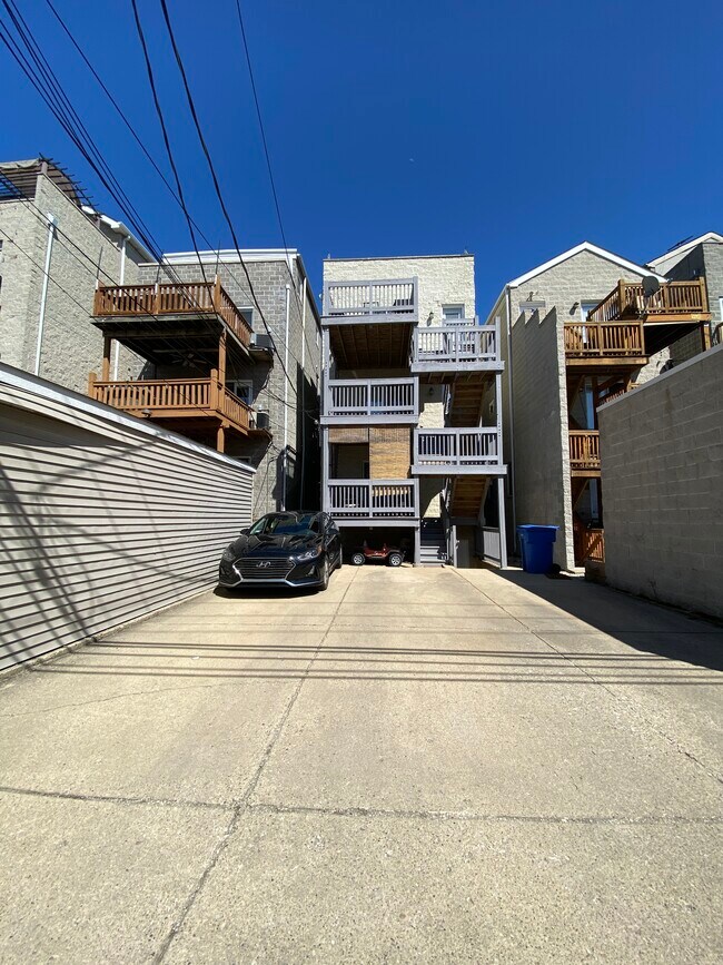 Building Photo - 3316 N Damen Ave