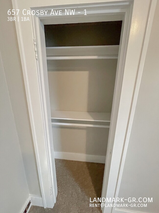 Building Photo - 657 Crosby St NW