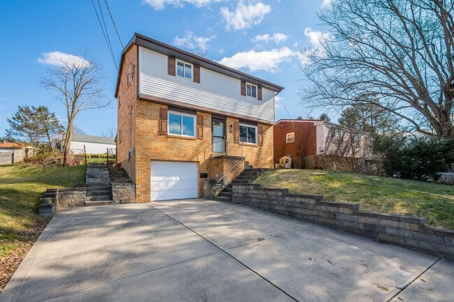 Building Photo - AVAILABLE MAY 1ST — STUNNING 3-BEDROOM HOME IN PENN HILLS!