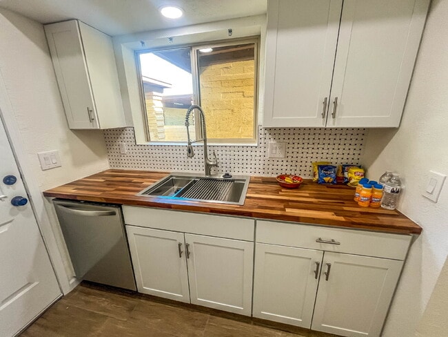 Building Photo - 5078 S Warren Ave