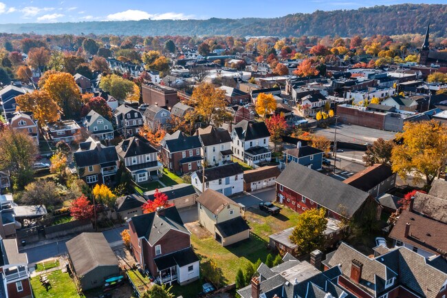 Building Photo - 607 Murray St