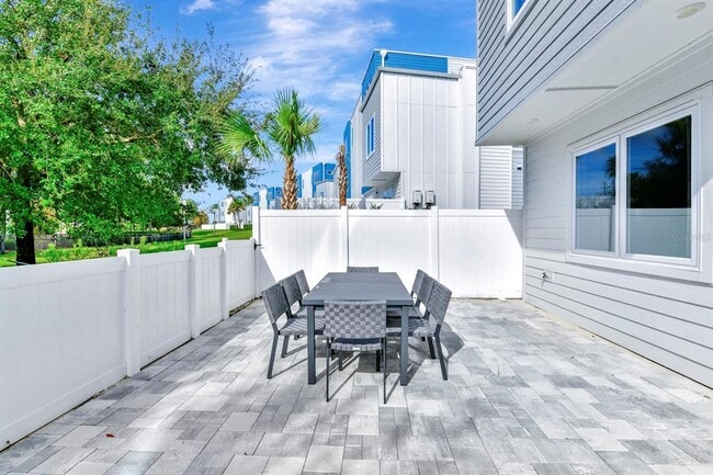 Building Photo - 7770 Sandy Ridge Dr