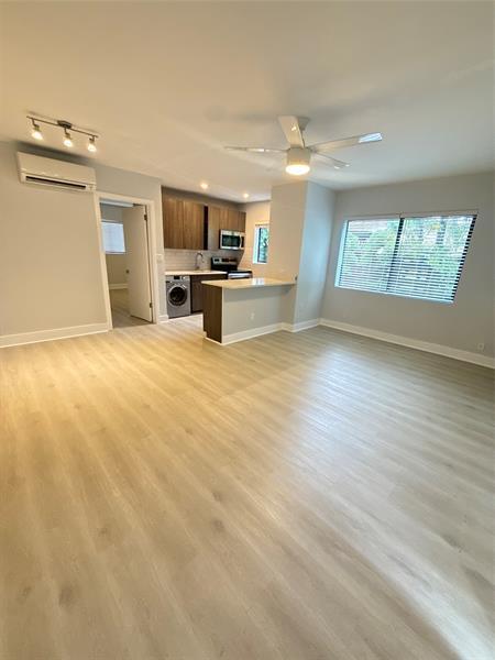 Building Photo - 1273 NE 38th St