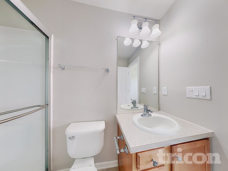 Building Photo - 5010 98th Ave E