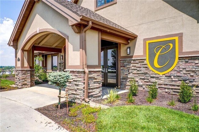 Building Photo - 707 Glenn Cir