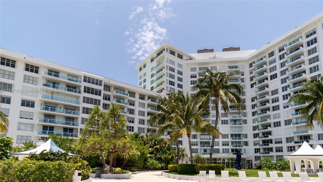 Building Photo - 5161 Collins Ave