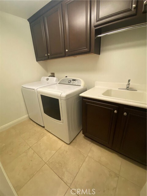 Building Photo - 25 Golf Dr