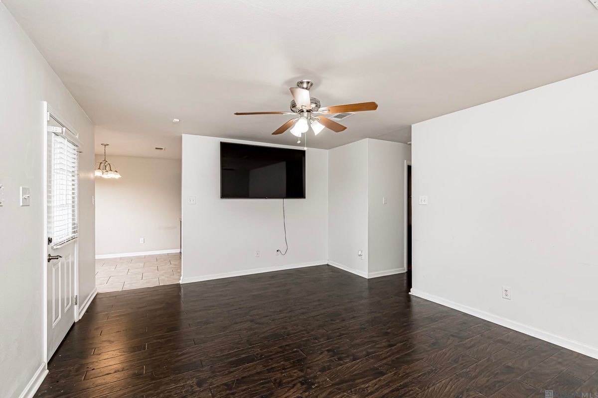 Building Photo - 26197 Glenbrooke Dr