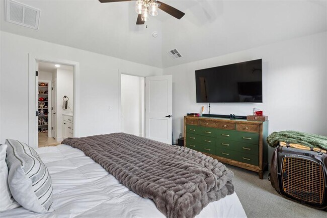 Building Photo - 2232 Los Angeles Ave