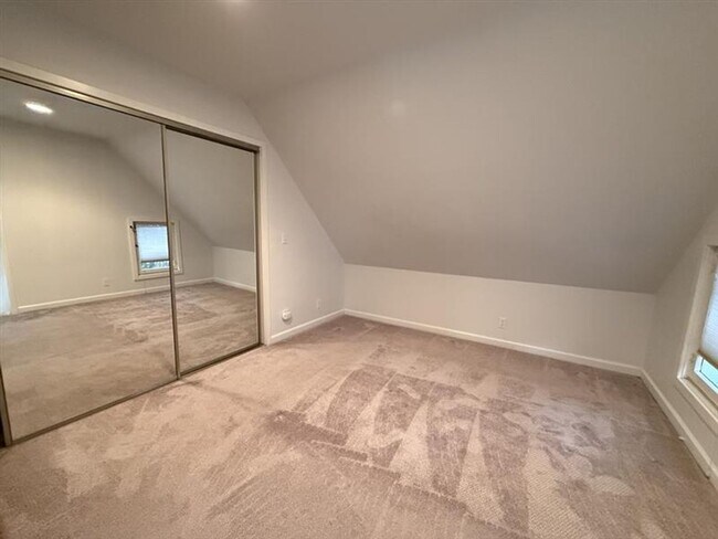 Building Photo - 2251 NW Hoyt St