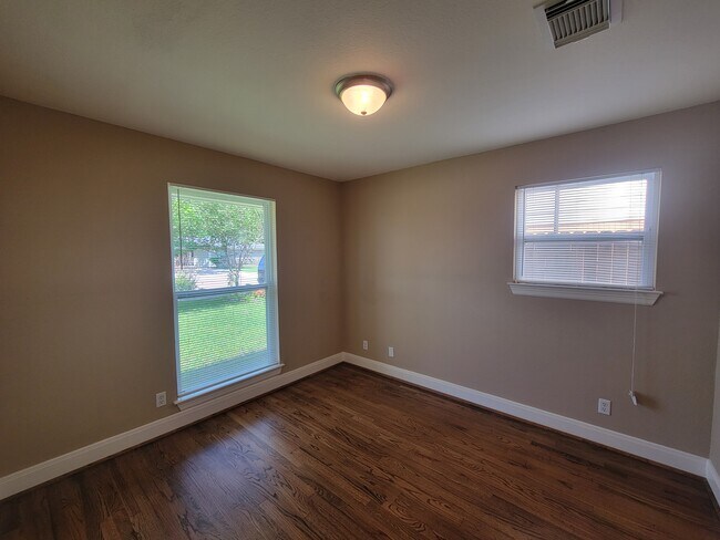 Building Photo - 5427 Heathercrest St