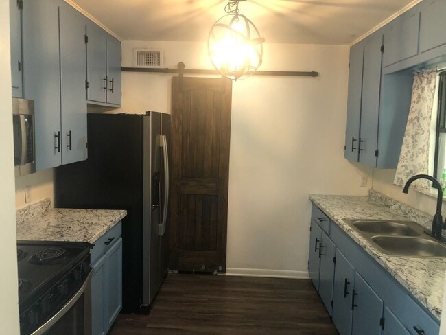 Building Photo - Cute 3 Bedroom House in Longview ISD