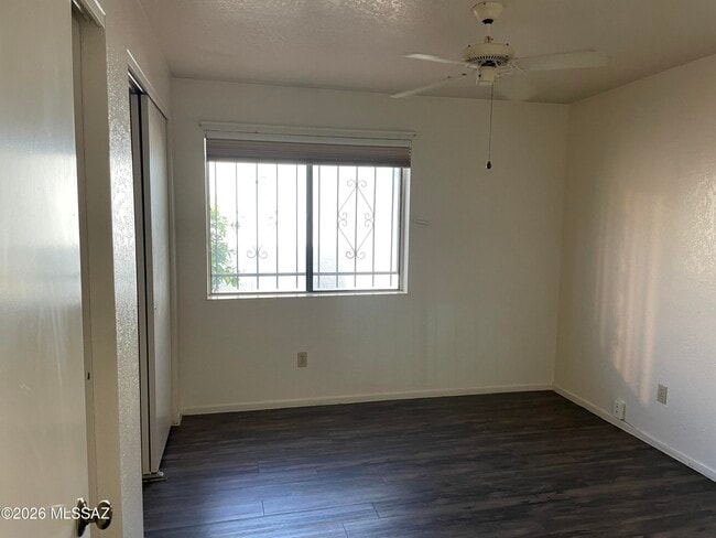 Building Photo - 716 N Hayden Dr