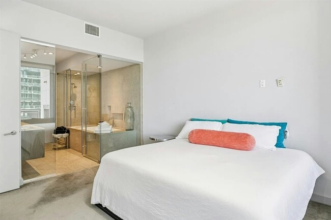 Building Photo - 2900 McKinnon St